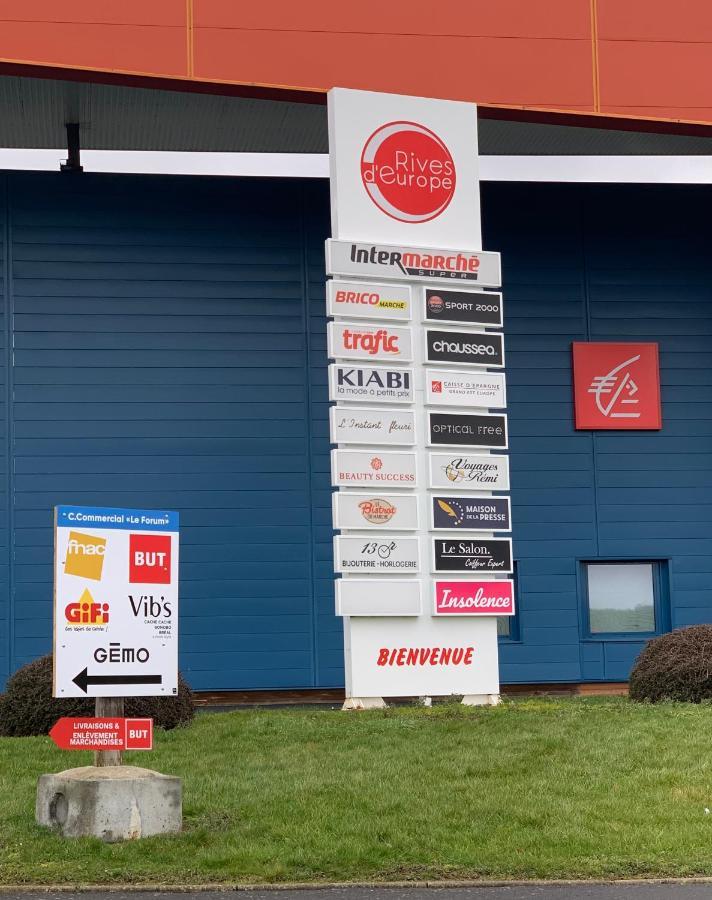 Appartement Tout Confort Dans Une Residence Calme Givet Exteriör bild