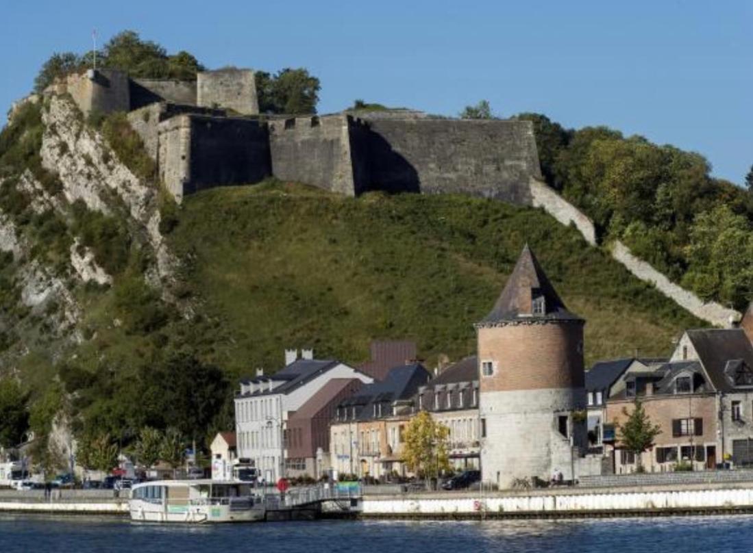 Appartement Tout Confort Dans Une Residence Calme Givet Exteriör bild